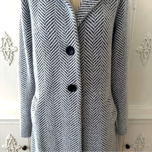 Frank Lyman Montreal Sweater Coat - Picture 3 of 12